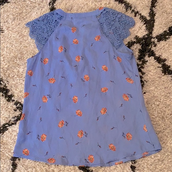Maurice’s blue floral blouse - Picture 2 of 2